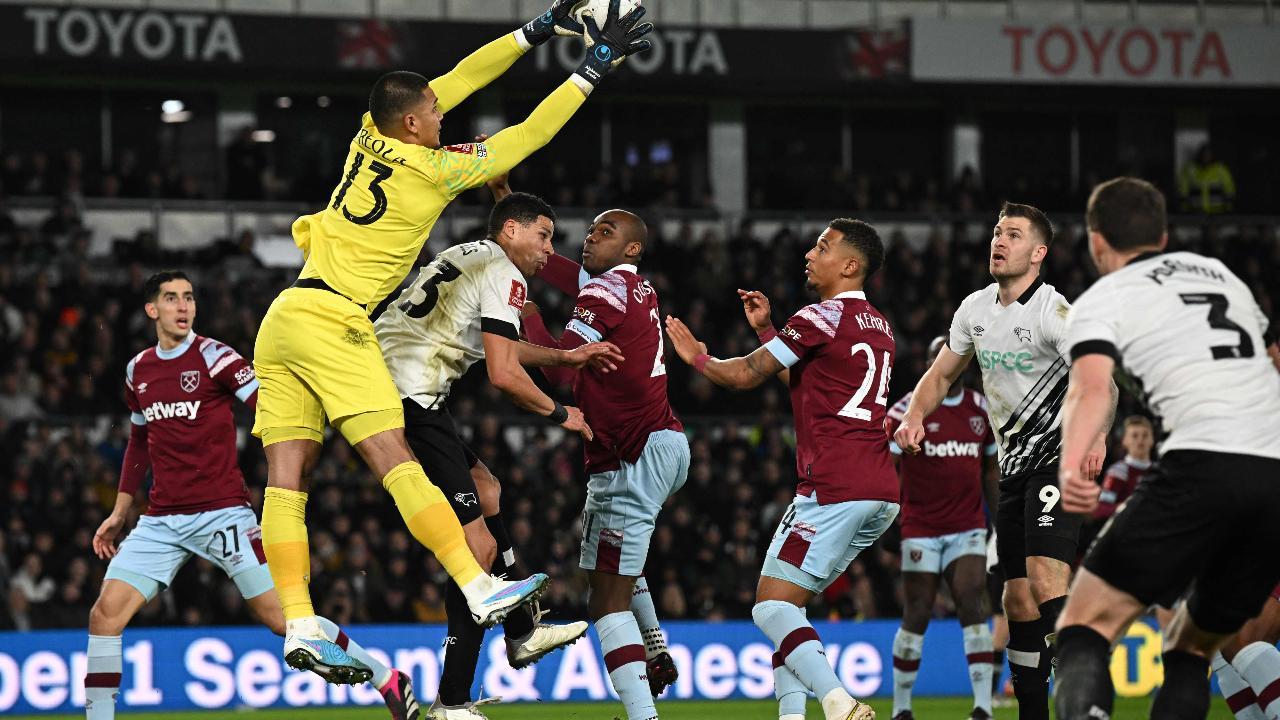 West Ham beats Derby 2-0 in FA Cup, plays Manchester United next